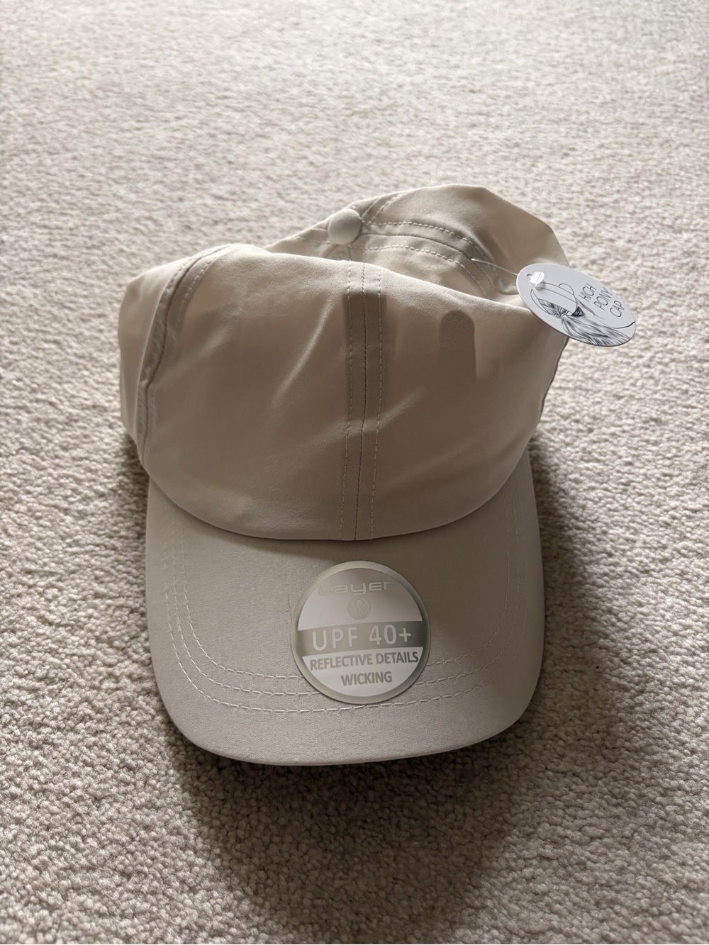 New with tags! 🤍 Women’s Layer 8 Running Cap